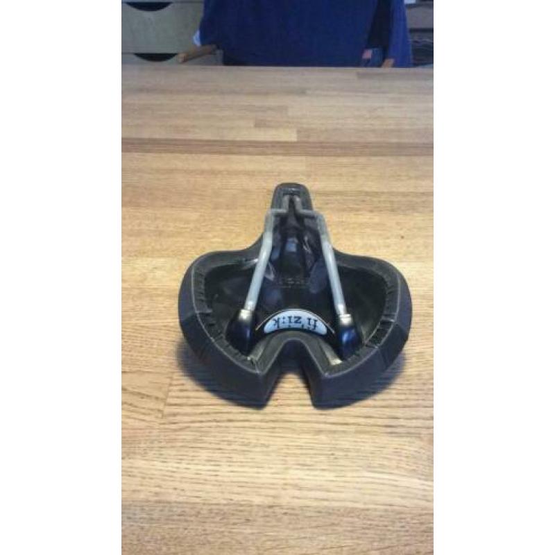 Te koop Fi’zi:k zadel.