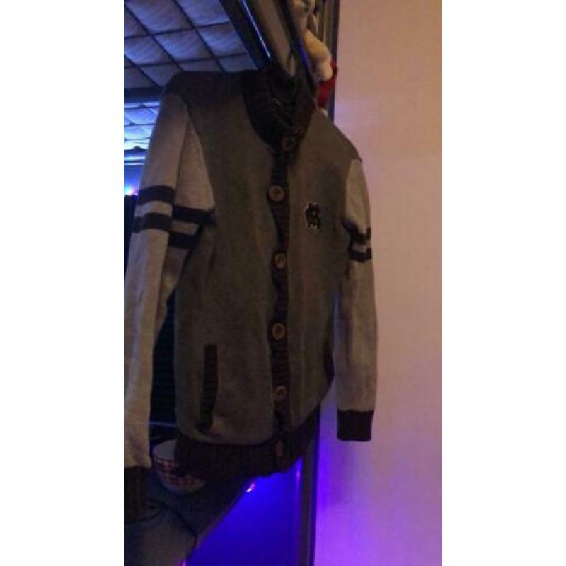 Mooi vest merk mecgregor maat 152