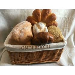 Rieten Mand met Decoratief Brood (109)