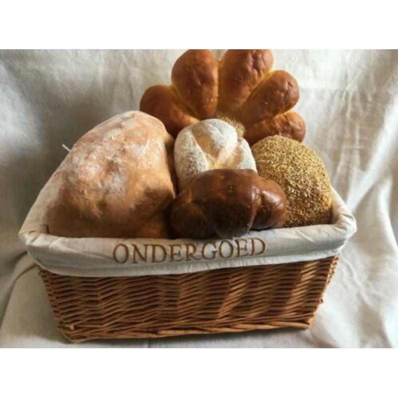 Rieten Mand met Decoratief Brood (109)
