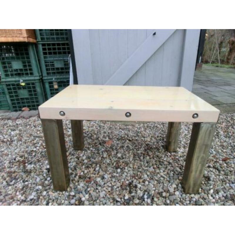 Bijzondere tafel 9079