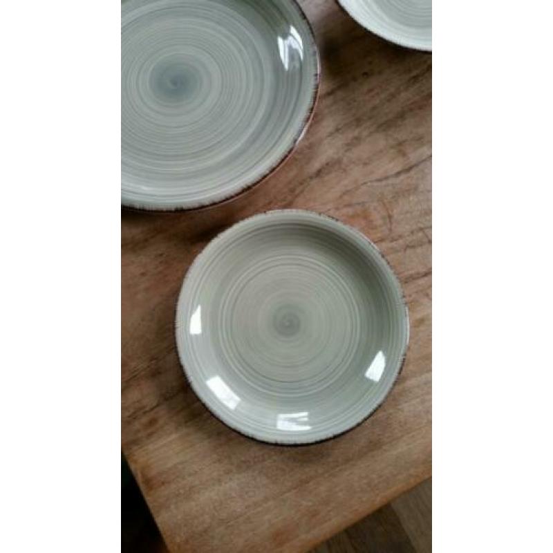 Nieuw 18-delig servies voor 6 personen