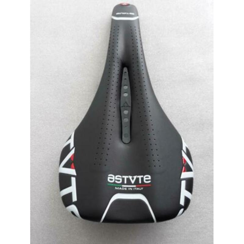 Zadel racefiets astute