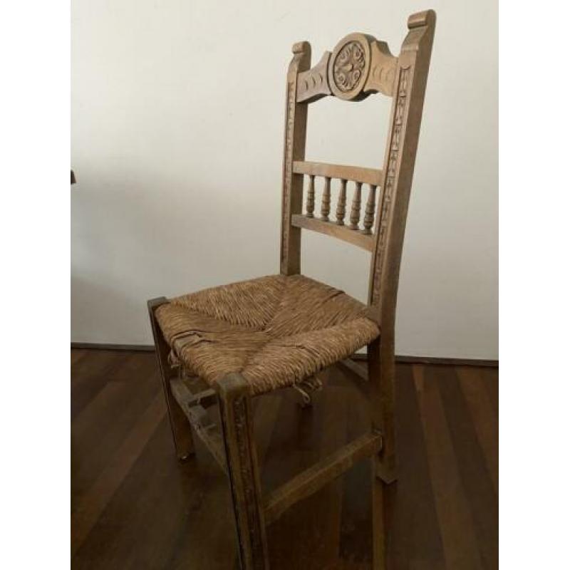 Houten stoel met riet