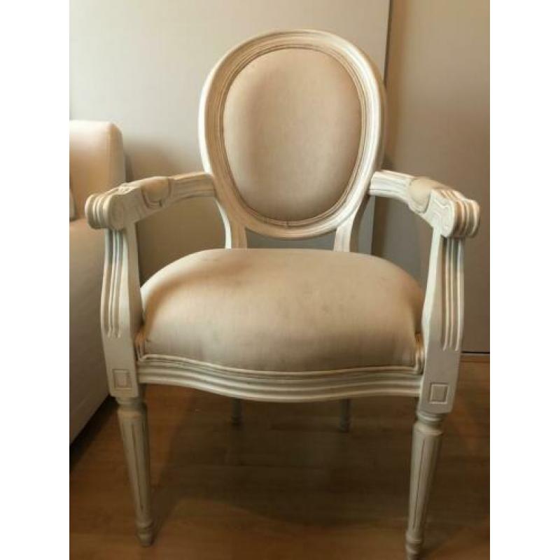 Brocante stoel in beige/crème.