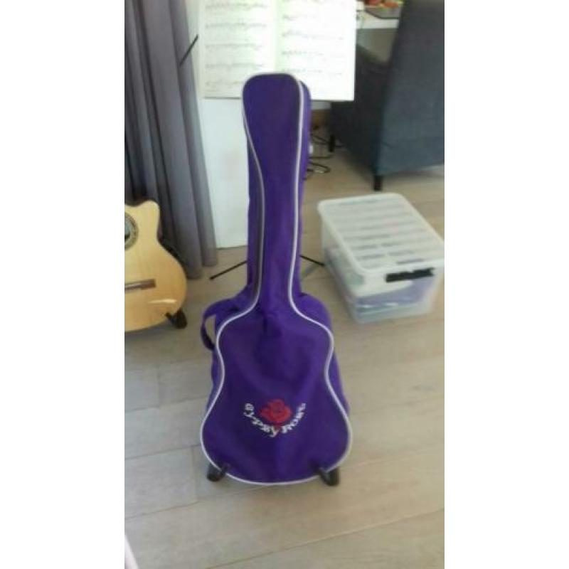 7/8 gitaar in de kleur paars met glitters incl. hoes