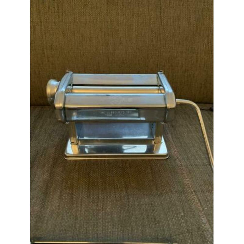 Pasta maker