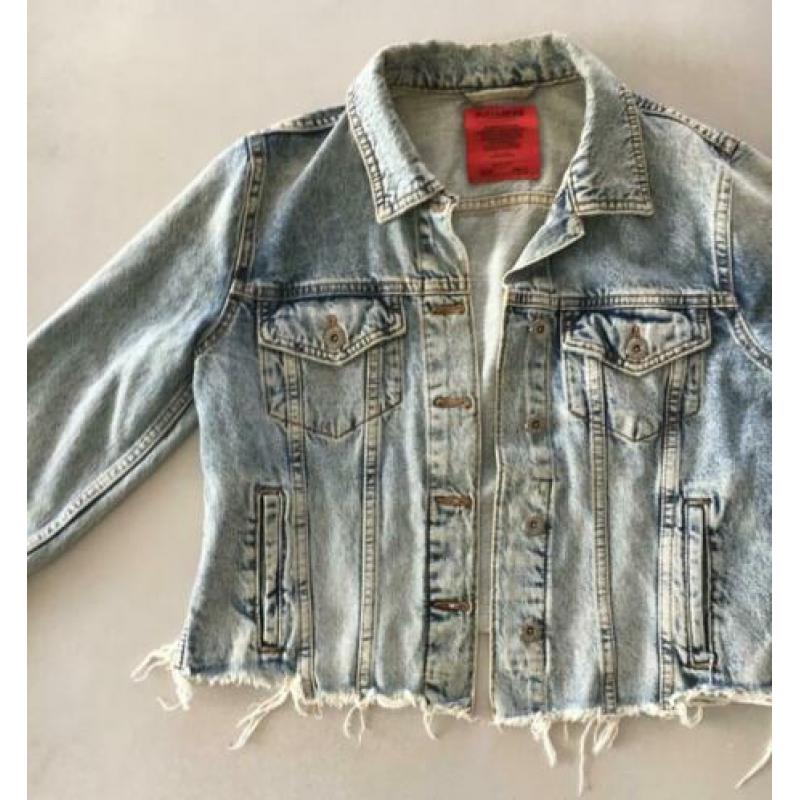 Pull and Bear spijkerjasje. ALS NIEUW!