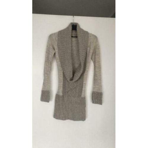 Jane norman lange beige trui met lage kol, nieuw maat small