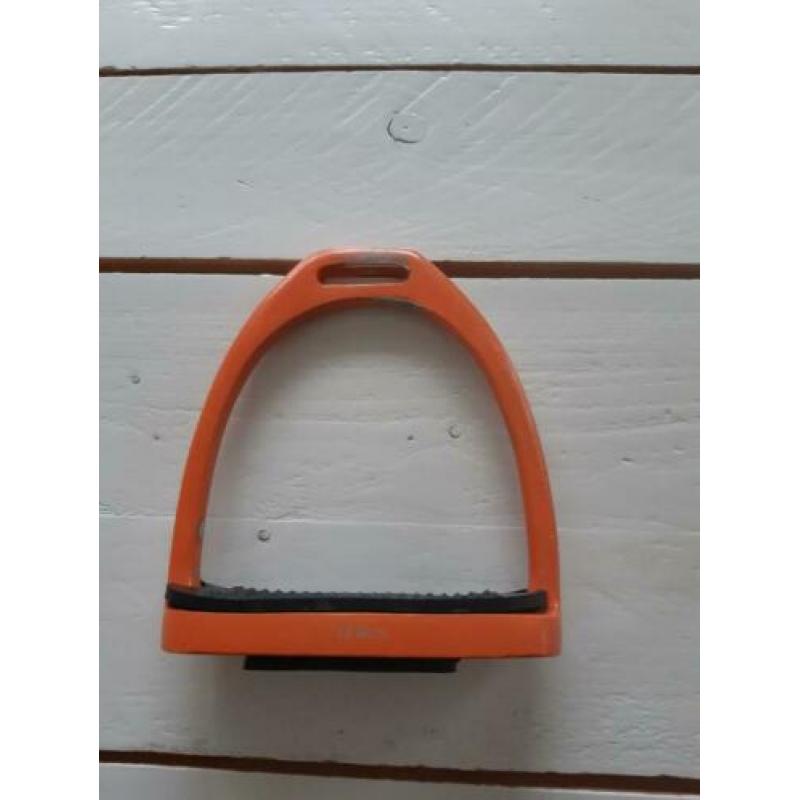 2 paar roze en oranje stijbeugels
