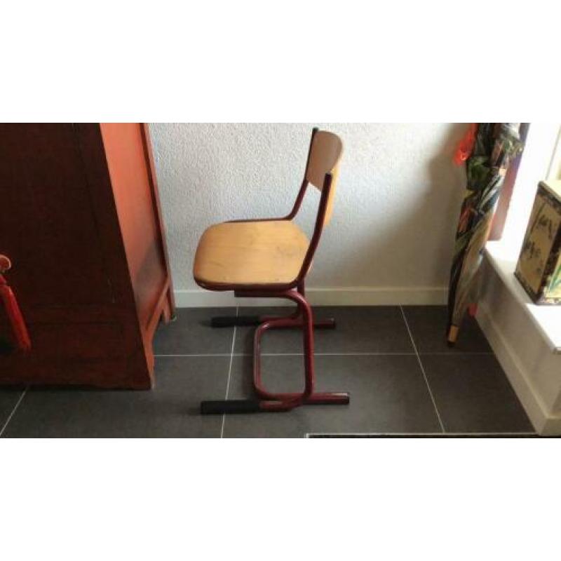 School stoel bordeau met blankhout, zithoogte 41cm.