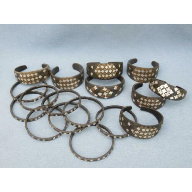 Collectie tribale armbanden van hout met inleg - 20e eeuw