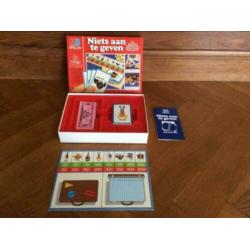 Niets om aan te geven! Vintage kaartspel van MB.