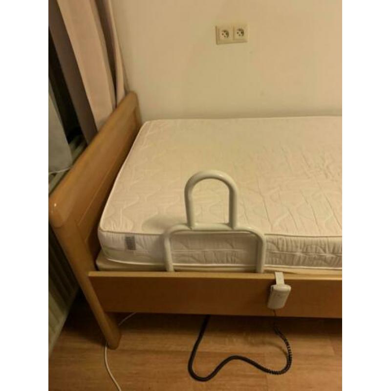 Bed met steun