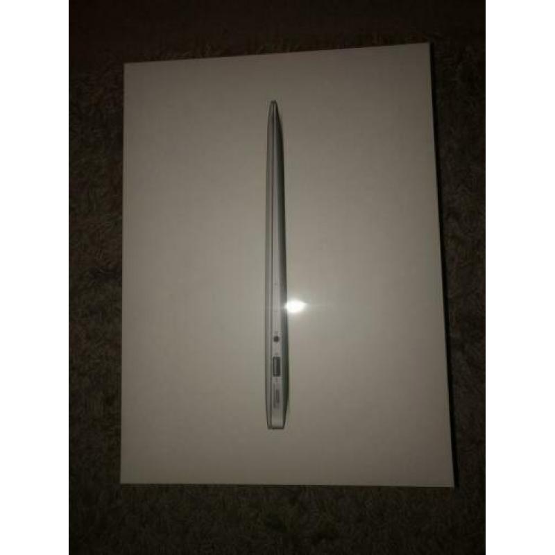 MacBook Air 13 Inch 2017 MQD32N/A (Geseald)