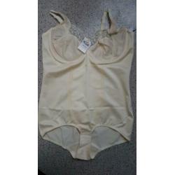 Triolet -Corselet 100B - NIEUW + label