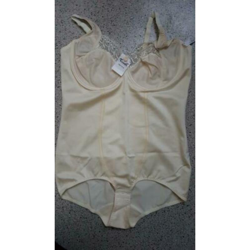 Triolet -Corselet 100B - NIEUW + label