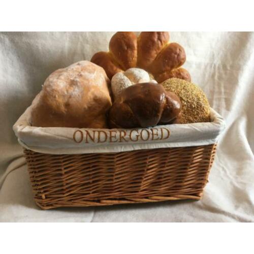 Rieten Mand met Decoratief Brood (109)