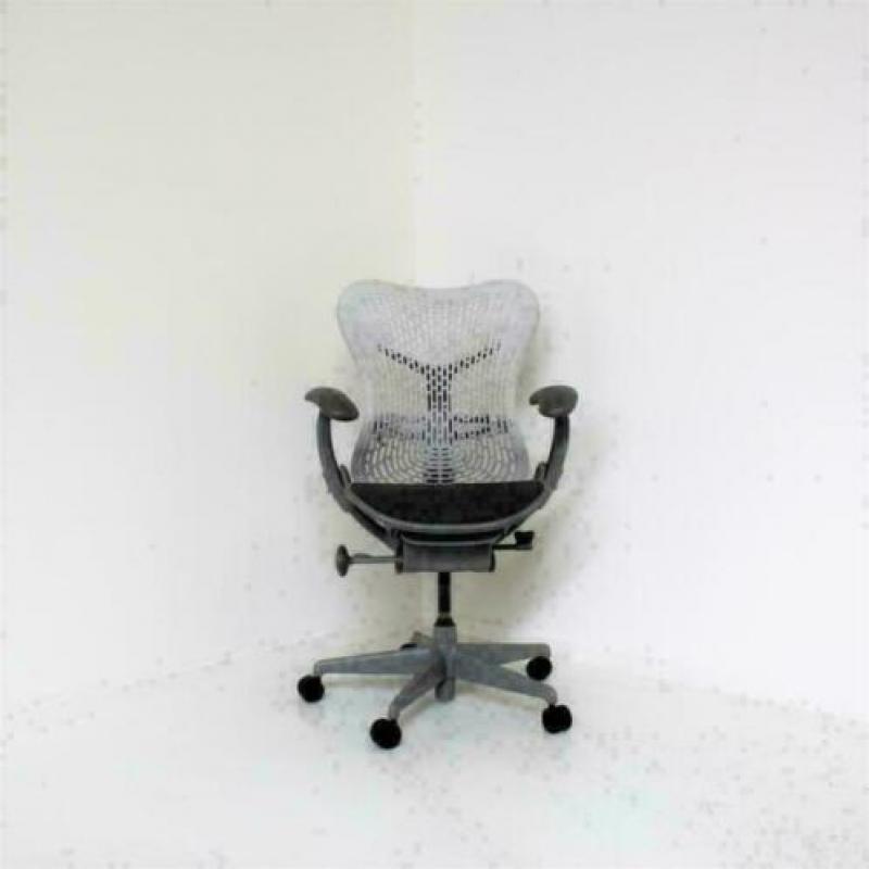 Herman Miller. Mirra: Licht Grijze, Bureaustoelen.