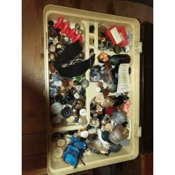 Curver box gevuld met garen knopen etc