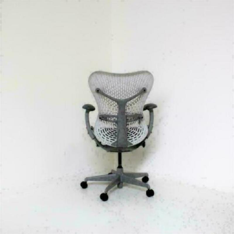 Herman Miller. Mirra: Licht Grijze, Bureaustoelen.