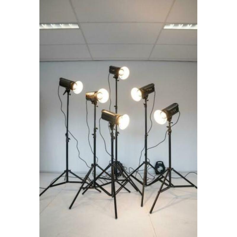 Je eigen foto studio, 6 x Falcon Eyes flitslamp