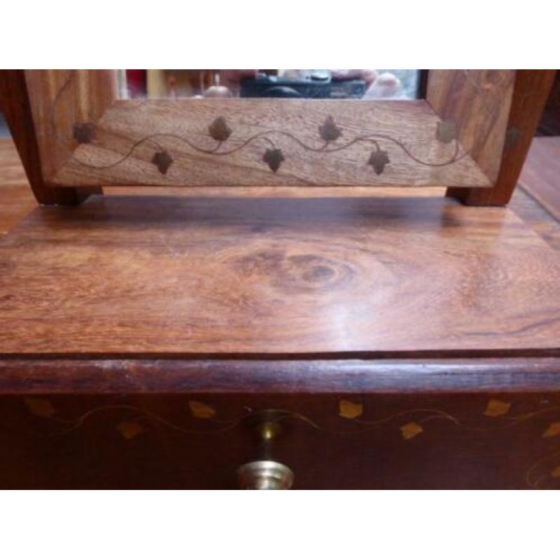Houten spiegelkastje met lade
