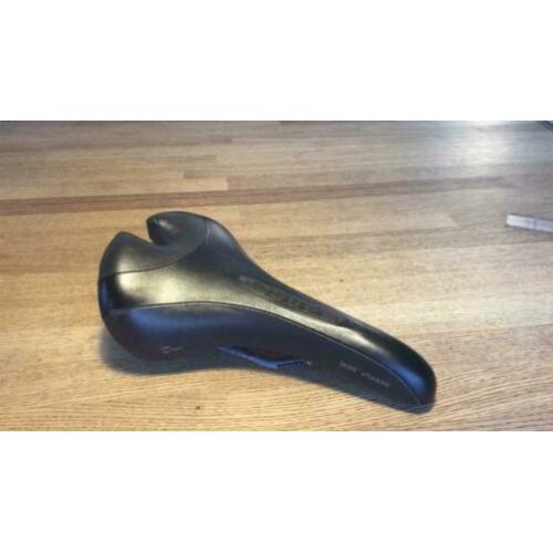 Te koop Fi’zi:k zadel.