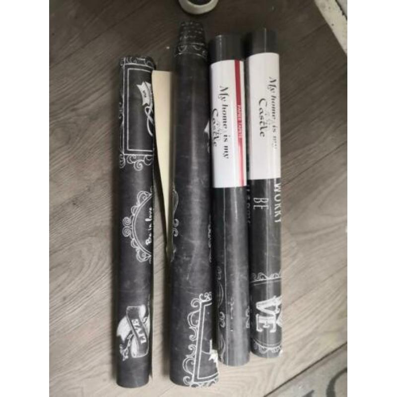 Te koop zwart behang met teksten 4rollen 2 onaangebroken