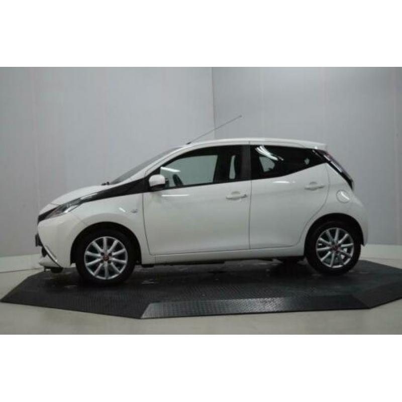 Toyota Aygo 1.0 VVT-i x-play Airco, Navi, Camera. 5 deuren,