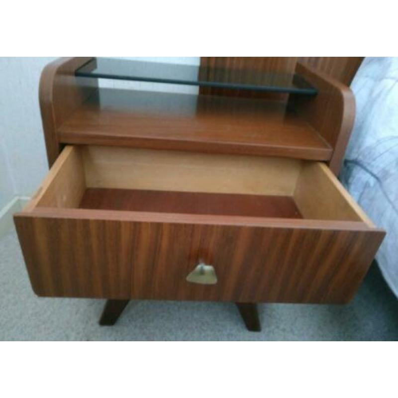 Lief vintage houten nachtkastje jaren 60