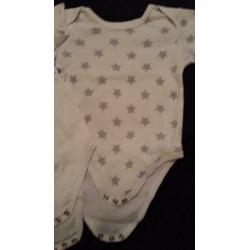 * 2 sterrenrompers Bambino korte mouw, mt 74 *