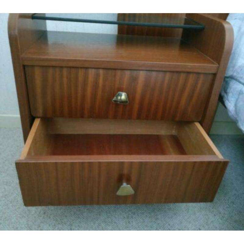 Lief vintage houten nachtkastje jaren 60