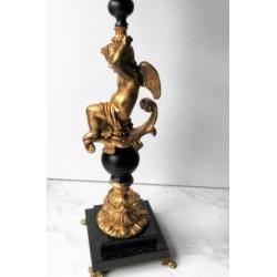 Grote bronzen kandelaar Empire stijl.op zwart marmeren voet