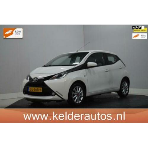 Toyota Aygo 1.0 VVT-i x-play Airco, Navi, Camera. 5 deuren,