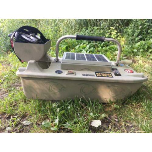 Omgebouwde baitliner voerboot