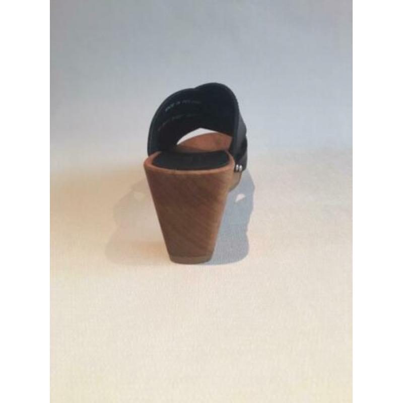 Sanita Wood Ennike Sandal Embossed Leather Black 40