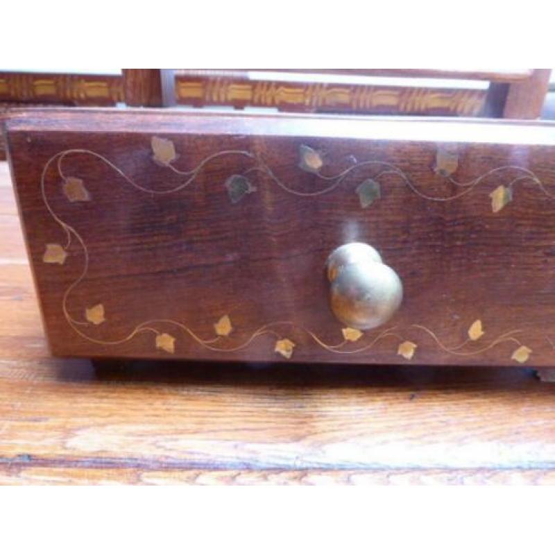 Houten spiegelkastje met lade