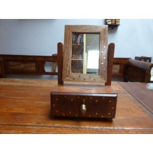 Houten spiegelkastje met lade