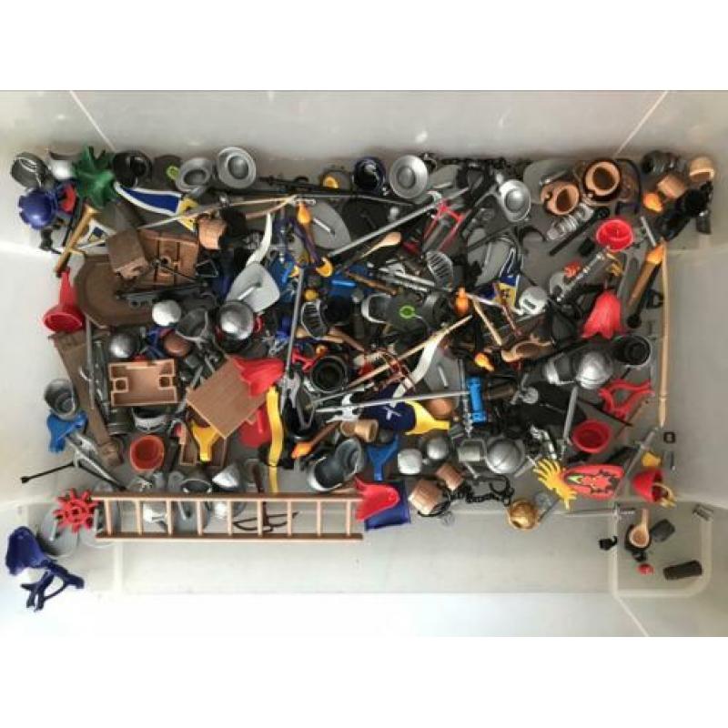 Playmobil kasteel en kasteeldelen met veel extra’s