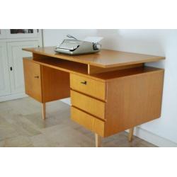 Vintage houten bureau met ladeblok en kastje