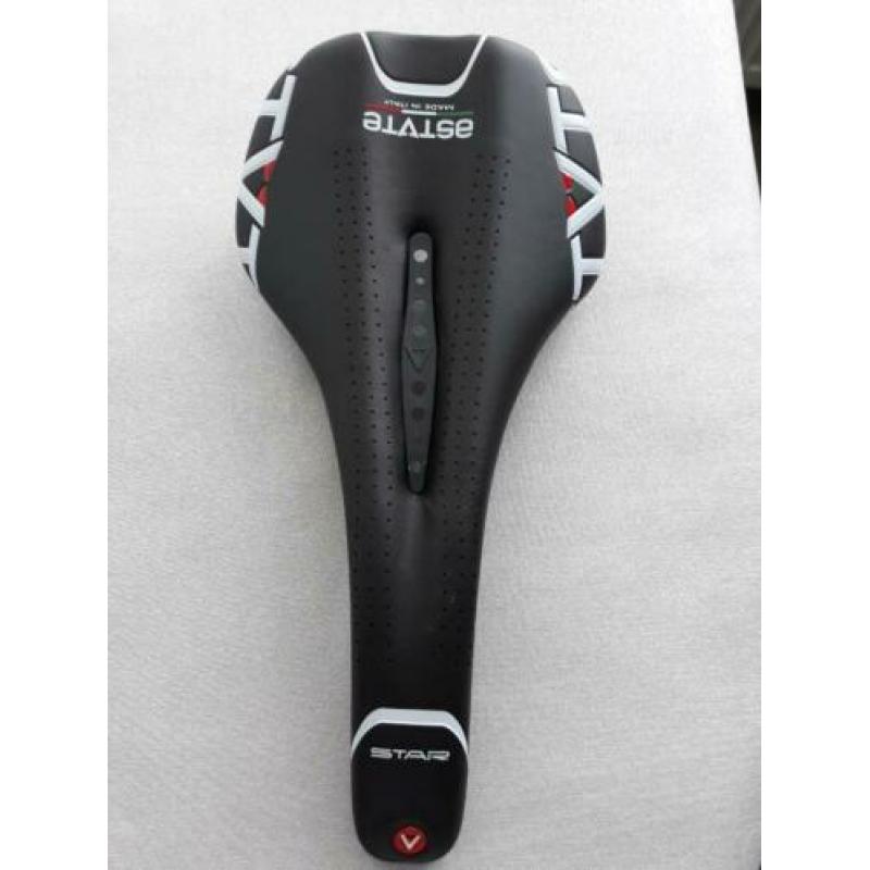 Zadel racefiets astute