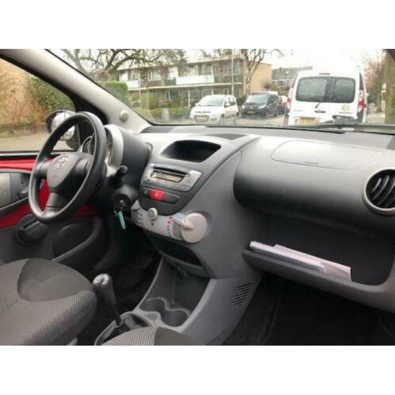 Toyota Aygo 1.0-12V Comfort 2010 5-deurs! NAP! Rijdt keurig!