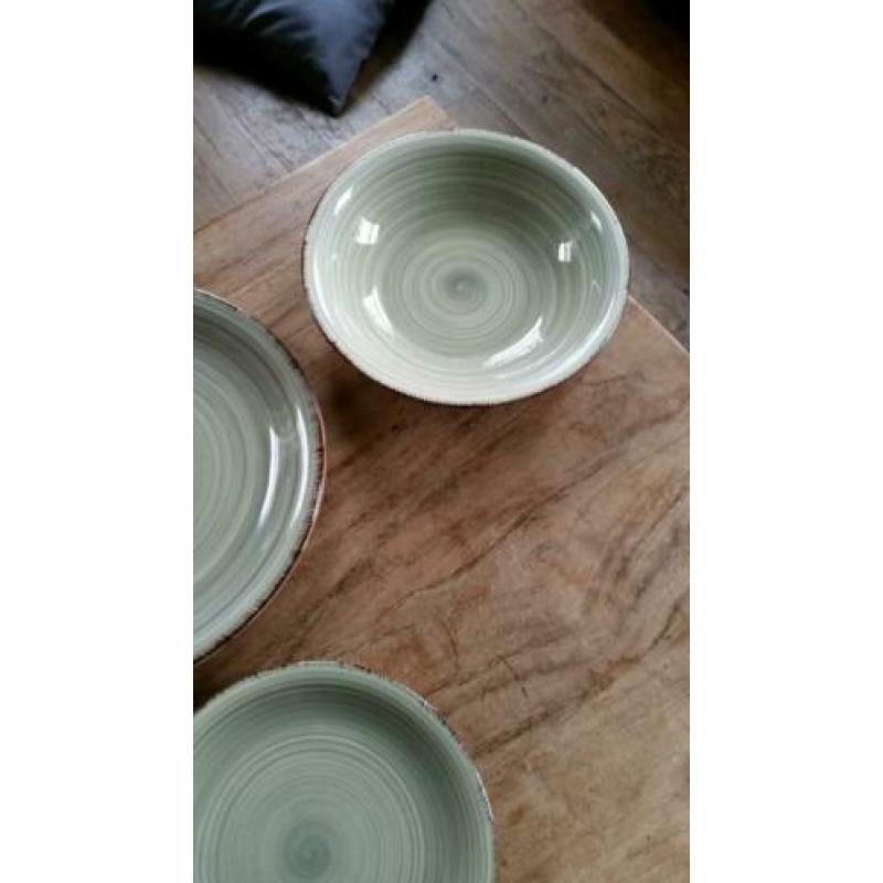 Nieuw 18-delig servies voor 6 personen