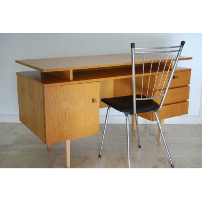 Vintage houten bureau met ladeblok en kastje