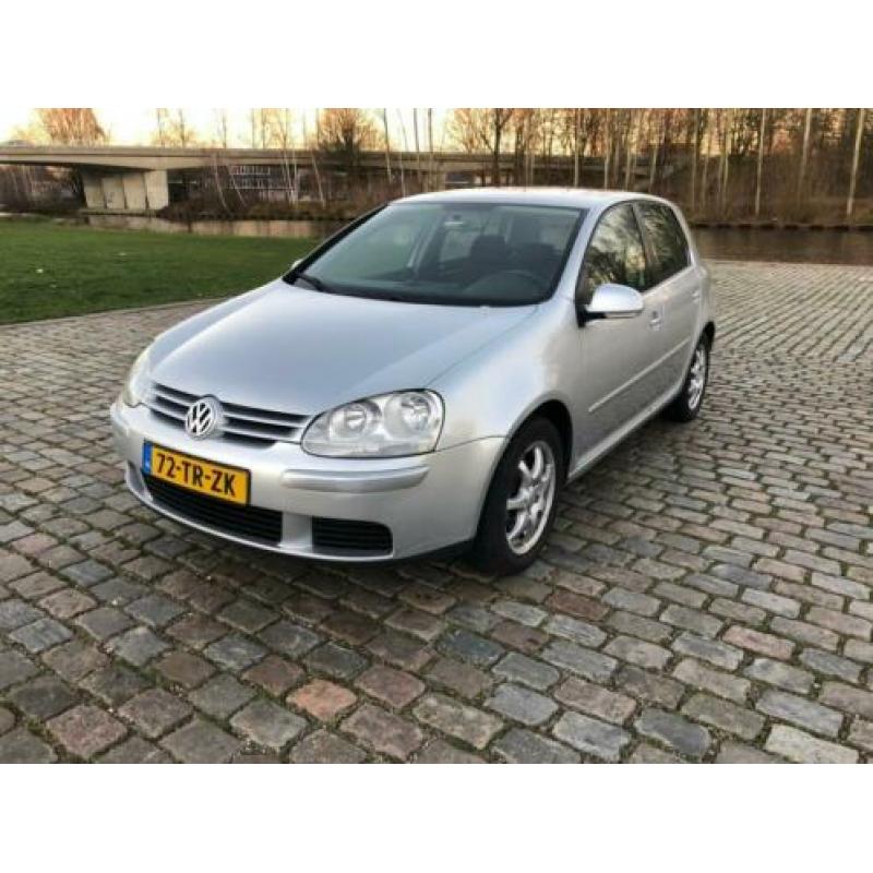 Volkswagen Golf 1.6 FSI Trendline