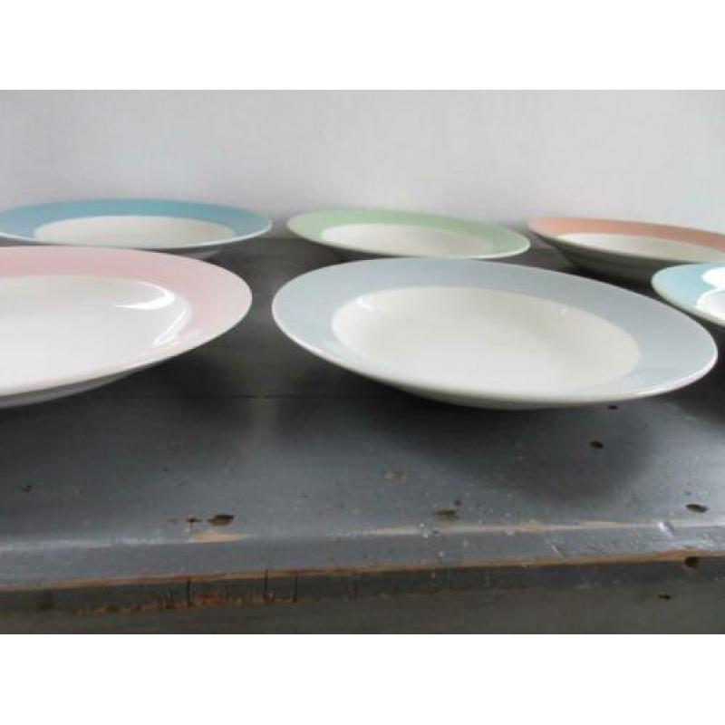 Antieke Boch La Louvière diepe borden 6 x met pastel rand