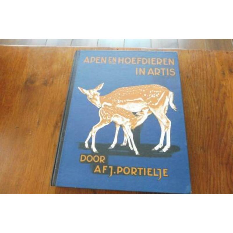 APEN en HOEFDIEREN in ARTIS. 1940 VERKADE album.