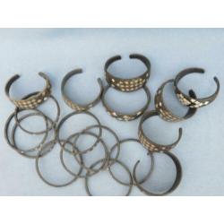 Collectie tribale armbanden van hout met inleg - 20e eeuw