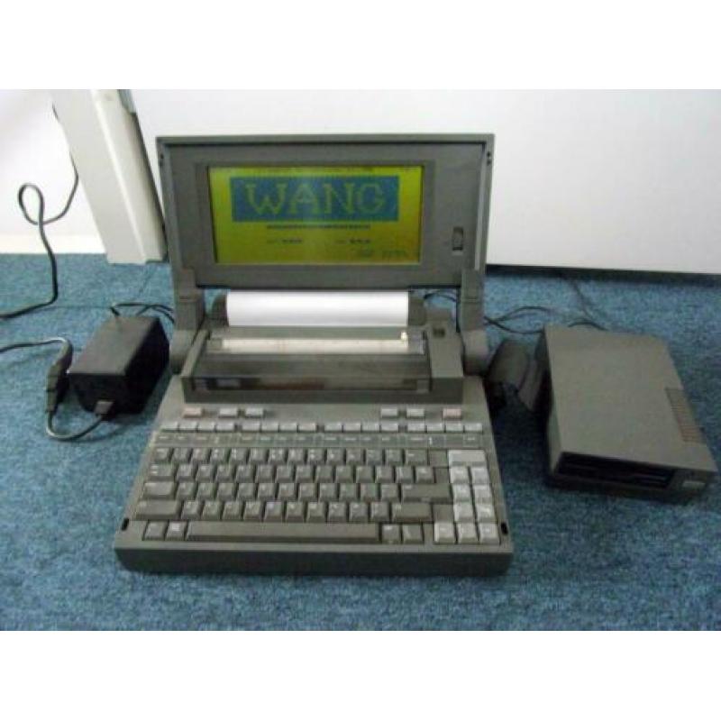 Verzamelobject Vintage Wang WLTC Laptop met printer uit 1985